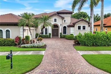 Stunning spacious home with panoramic golf and Lake views. This - photo 1