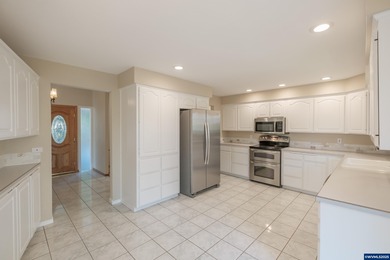 Room to Breathe Minutes from Downtown AlbanyOn a private