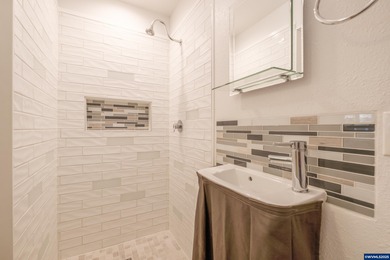 Room to Breathe Minutes from Downtown AlbanyOn a private