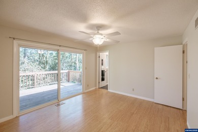 Room to Breathe Minutes from Downtown AlbanyOn a private