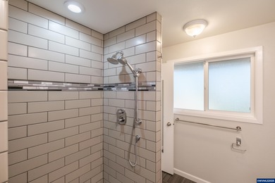 Room to Breathe Minutes from Downtown AlbanyOn a private