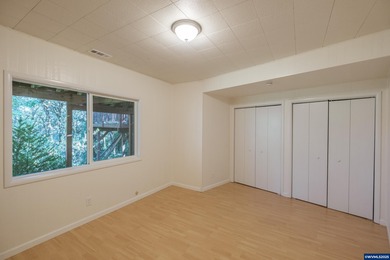 Room to Breathe Minutes from Downtown AlbanyOn a private