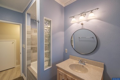 Room to Breathe Minutes from Downtown AlbanyOn a private