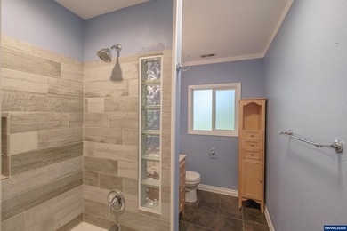 Room to Breathe Minutes from Downtown AlbanyOn a private