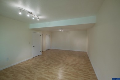 Room to Breathe Minutes from Downtown AlbanyOn a private