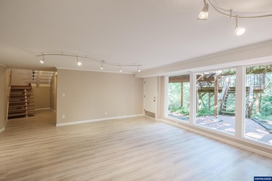 Room to Breathe Minutes from Downtown AlbanyOn a private