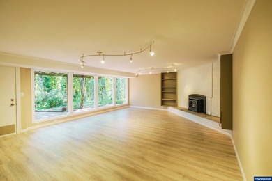 Room to Breathe Minutes from Downtown AlbanyOn a private