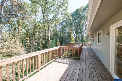 Room to Breathe Minutes from Downtown AlbanyOn a private