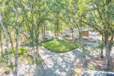 Room to Breathe Minutes from Downtown AlbanyOn a private