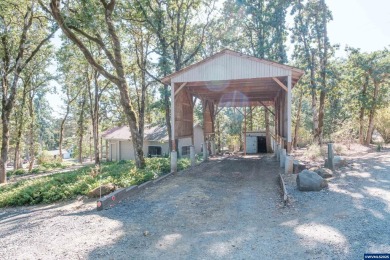 Room to Breathe Minutes from Downtown AlbanyOn a private