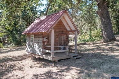 Room to Breathe Minutes from Downtown AlbanyOn a private