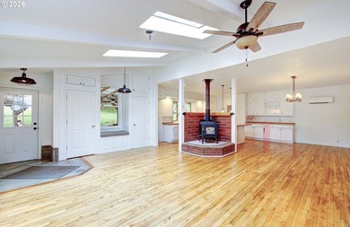 Historic Brush Prairie farmhouse built in 1901 and lovingly - photo 3