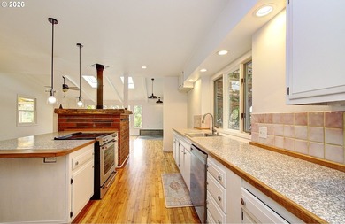 Historic Brush Prairie farmhouse built in 1901 and lovingly - photo 8