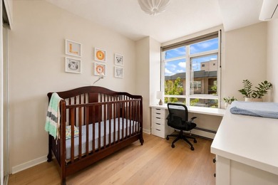 Bright & beautifully updated 3-bedroom townhome with a private - photo 17