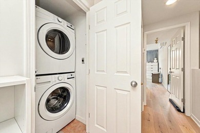 Bright & beautifully updated 3-bedroom townhome with a private - photo 21