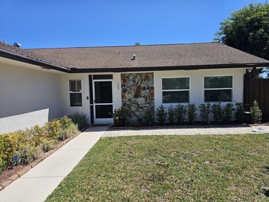 Beautiful single family pool home in La Mancha Royal Palm Beach - photo 2