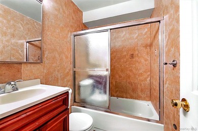 The most desirable Oakland gardens area in bayside, 3-story - photo 11
