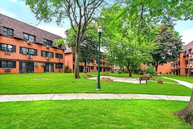 The most desirable Oakland gardens area in bayside, 3-story - photo 14