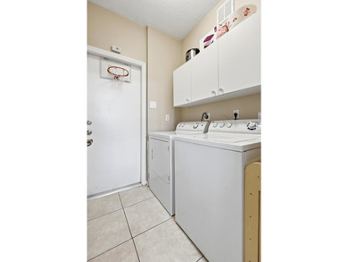Move-In Ready 3-Bedroom Townhome! Freshly painted and - photo 14