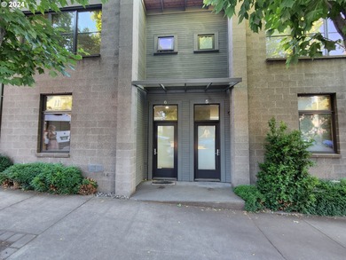 (private lake, pond, creek) Townhome/Townhouse For Sale in Hoodriver Oregon