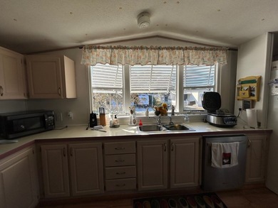 This 1995 manufactured home features 2 bedrooms and 2 bathrooms - photo 3