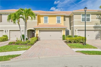 Lake Townhome/Townhouse For Sale in Fort Myers, Florida