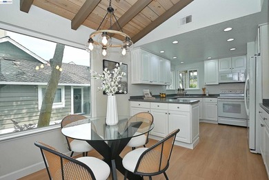Rarely available, super popular, Alder end unit in an elevated - photo 20