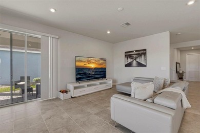 LIKE BRAND NEW! LYNN HAVEN FLOORPLAN 5 BEDROOM, 3 BATH, 2 CAR - photo 4