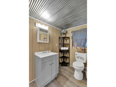 Charming Cottage With Screened Porch & Dock - photo 19
