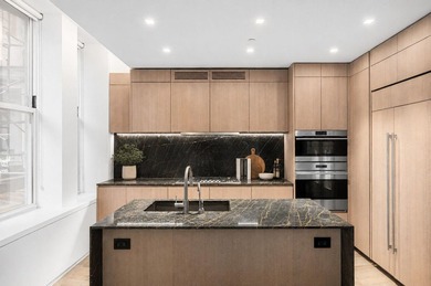 Newly available, Residence 5E offers a one-of-a-kind - photo 3