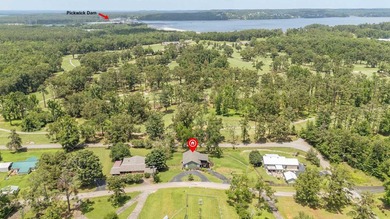 Come relax & take in the views at this custom-built 3-bedroom - photo 2