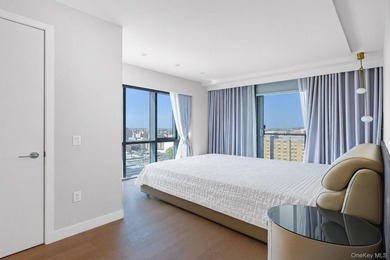 Located in the heart of Flushing, this 1,115 sq ft corner - photo 7
