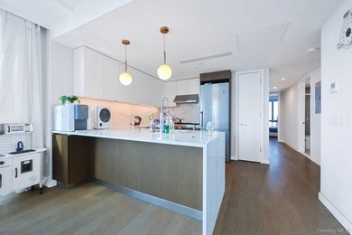 Located in the heart of Flushing, this 1,115 sq ft corner - photo 8