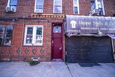 Exceptional mixed-use investment opportunity situated on a prime - photo 4
