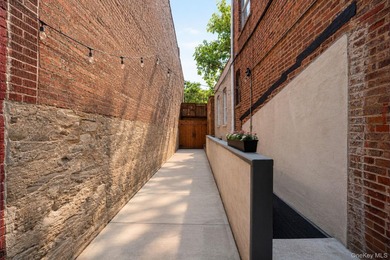 Exceptional mixed-use investment opportunity situated on a prime - photo 9