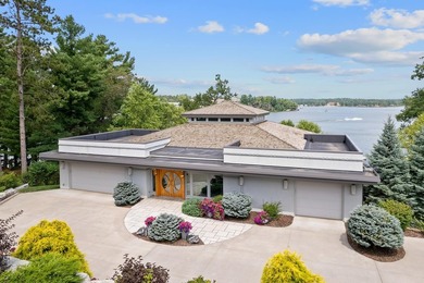 This stunning ranch home, designed by James R. Dresser in the - photo 4