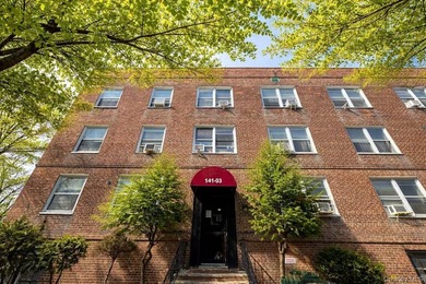 Regency Gardens- Move right into this beautifully renovated - photo 1
