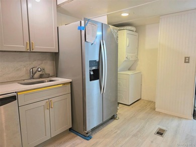 This charming 2-bedroom, 1-bath mobile home is located in a - photo 10