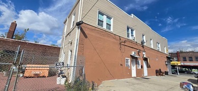 Beautiful Multi Dwelling Excellent Location, Public - photo 2