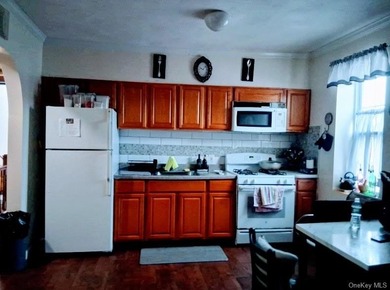 Beautiful Multi Dwelling Excellent Location, Public - photo 7