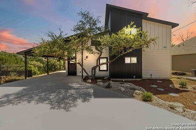 Canyon Lake Home For Sale in Canyon Lake Texas