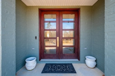 Beautiful like new construction custom built home in Waterview - photo 2