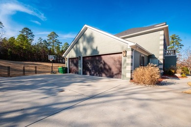 Beautiful like new construction custom built home in Waterview - photo 4