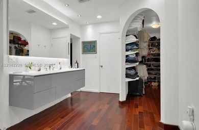 Set on one of Hollywood's most beautiful tree-lined streets in - photo 22