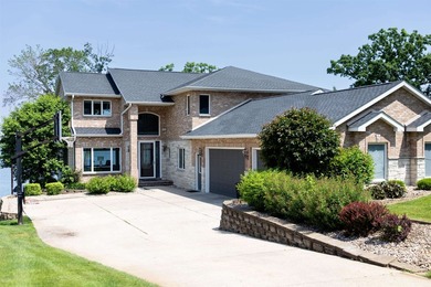 THIS is the lake house you have been looking for! Panoramic - photo 6