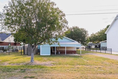 PRICE REDUCED! Ready to build on a gorgeous, coveted, flat lot - photo 2