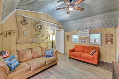 Charming Cottage With Screened Porch & Dock - photo 16