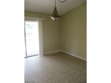 Easy show-and-go! Welcome to this spacious 3-bedroom home with a - photo 3