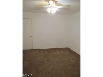 Easy show-and-go! Welcome to this spacious 3-bedroom home with a - photo 8