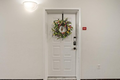 Beautifully updated and move-in ready condo in the heart of - photo 2